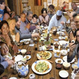 そして更に、大勢のお客さんを加えた全員でその創作料理を囲い、“一斉に”「いただきます」をする、大きな食事会を企画しました。<br />
<br />2010<br />瀬戸内・女木島プロジェクト